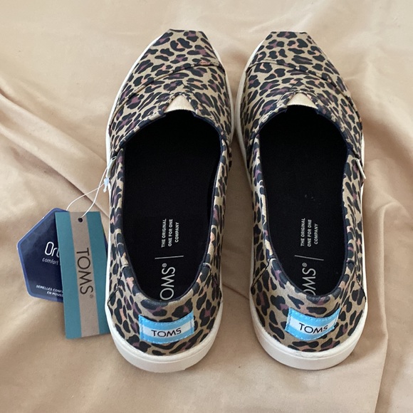 TOMS Size 8 - Picture 2 of 3